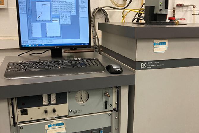 Research infrastructure: Magnetic Properties Measurement System (MPMS)